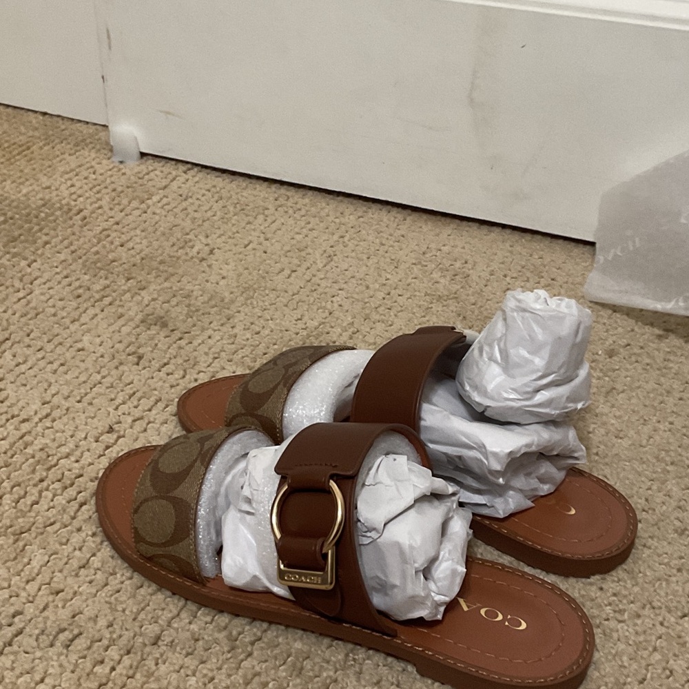 Coach Hallie Sig Sandal - Picture 4 of 6